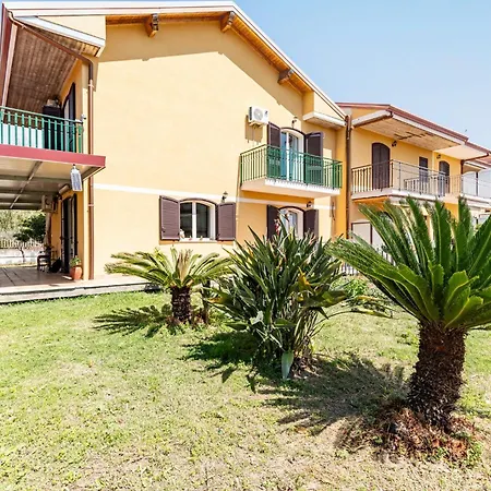 Guesthost - Eden Oasis * Giardini-Naxos